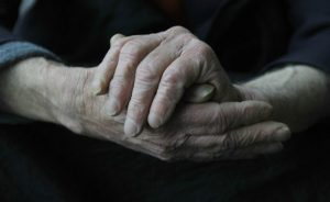 Uma população mais saudável pode ser a chave para reduzir o risco de Alzheimer (Foto: BBC)